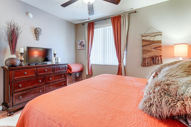 Building Photo - 1941 Pierpont Dr