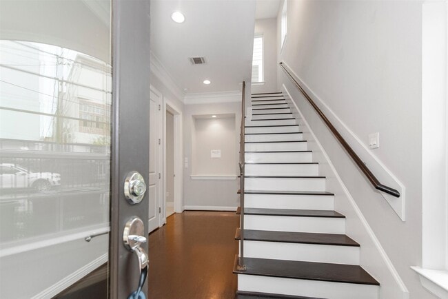 Building Photo - 5637 Kiam St