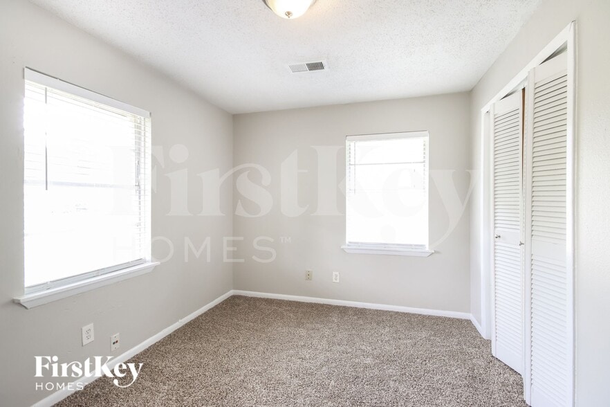 Building Photo - 5210 Greylog Dr