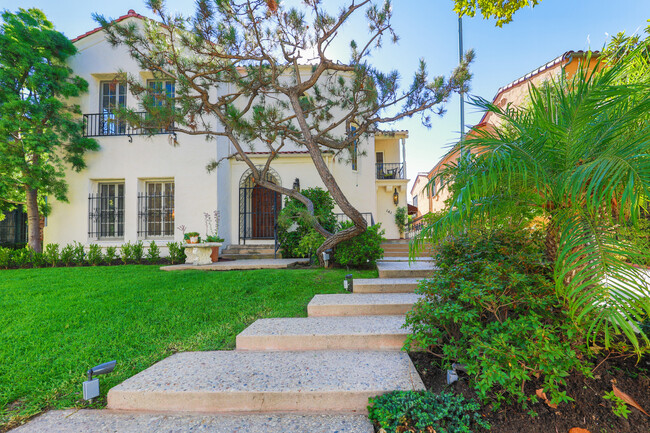 Primary Photo - 139 N Orange Dr