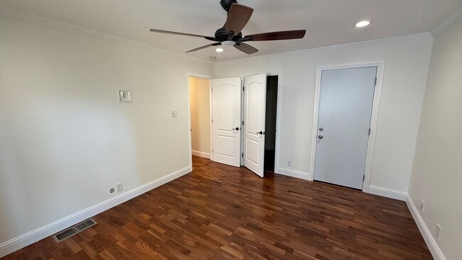 Building Photo - EPIC REA: Charming 2Bed/1Bath Condo w/ Parking