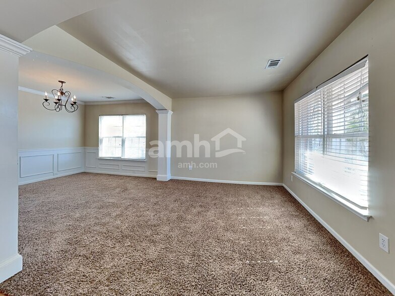 Building Photo - 206 Wild Dogwood Way
