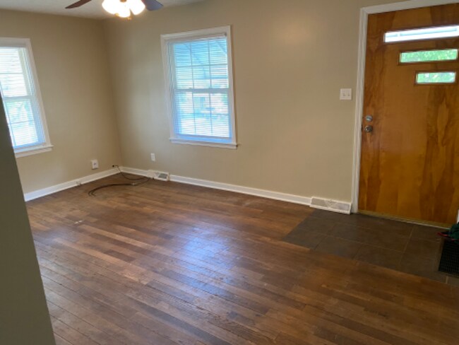 Building Photo - 1681 Sunset Ave