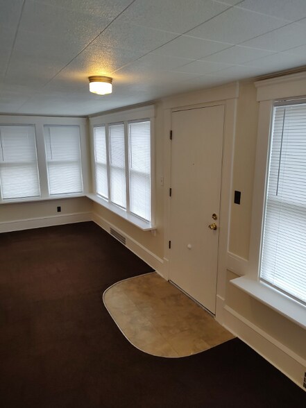 Primary Photo - 2718 9th St SW