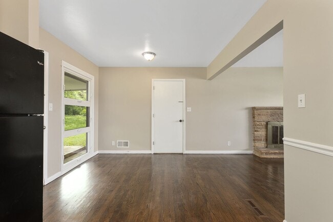 Building Photo - 1219 W 35th St
