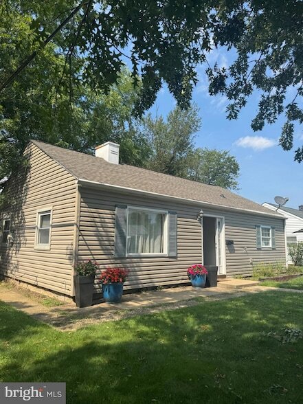 Building Photo - 527 Terrace Dr