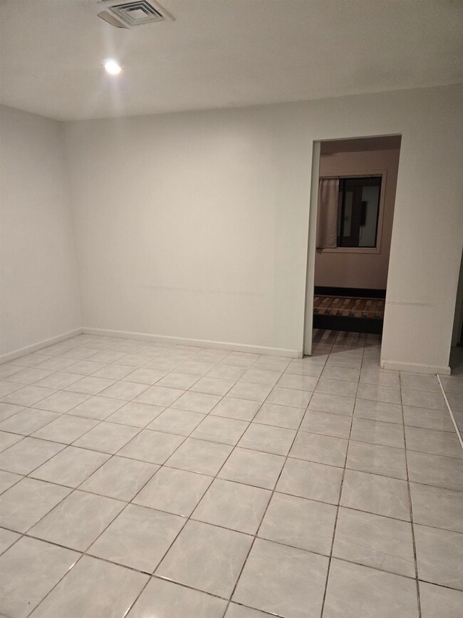 Building Photo - 603 55th St