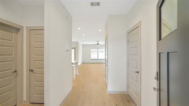 Building Photo - 29819 Ousel Falls Ln