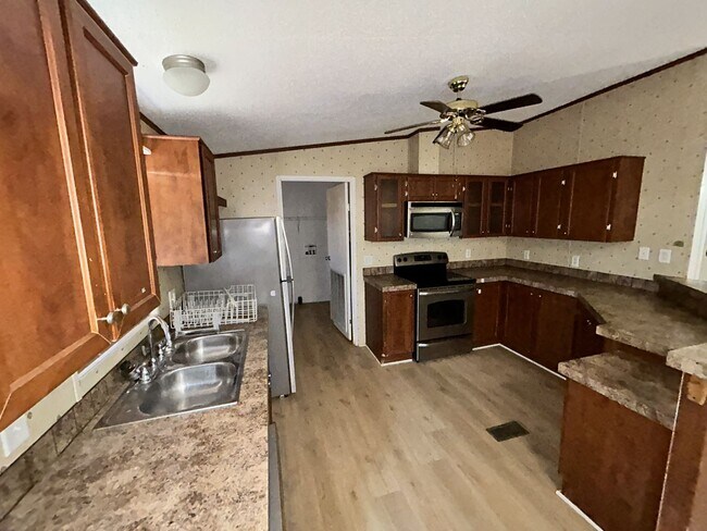 Building Photo - 6100 E Rancier Ave