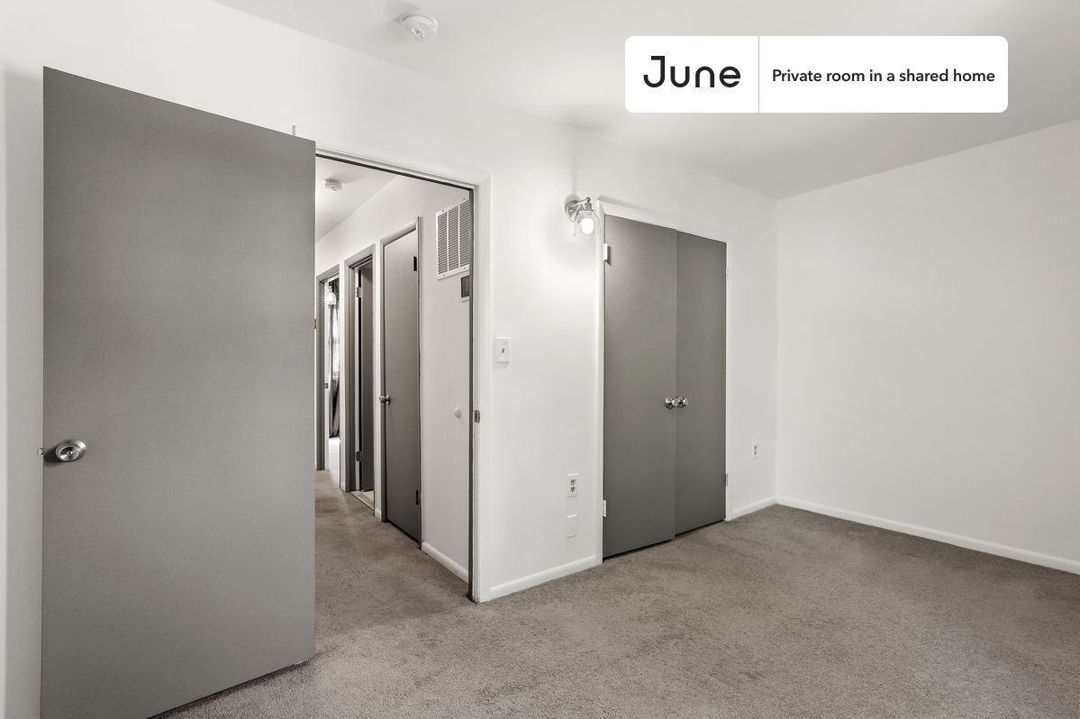 Building Photo - Room in Shared 5 bed/3 bath home