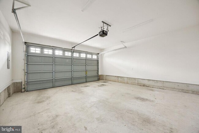 Building Photo - 607 Pony Ln