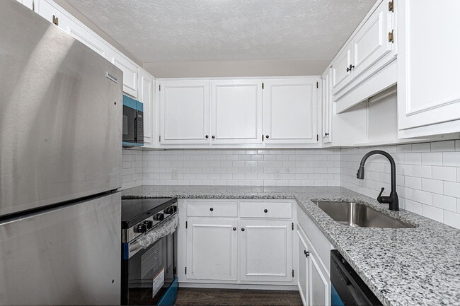 Building Photo - Carolyne Ridge Apartments