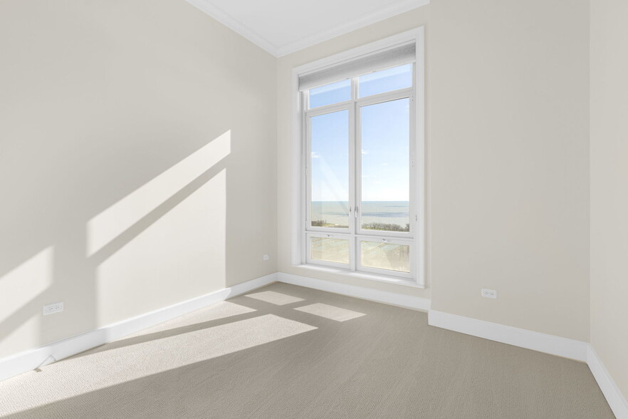 Building Photo - 2550 N Lakeview Ave