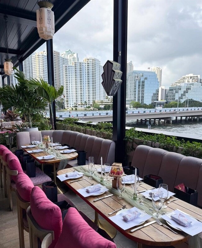 Building Photo - 801 Brickell Bay Dr