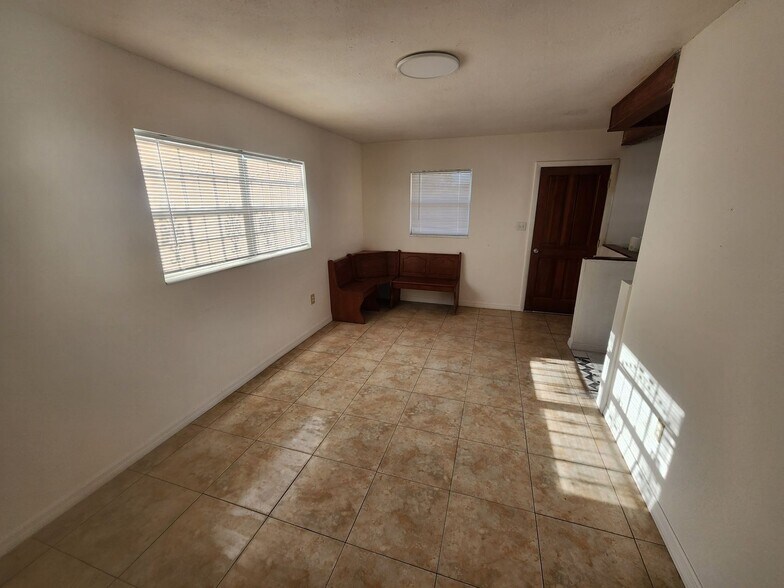 Building Photo - 3312 W St Louis St