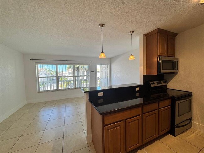 Building Photo - 2120 NE 42nd Ct