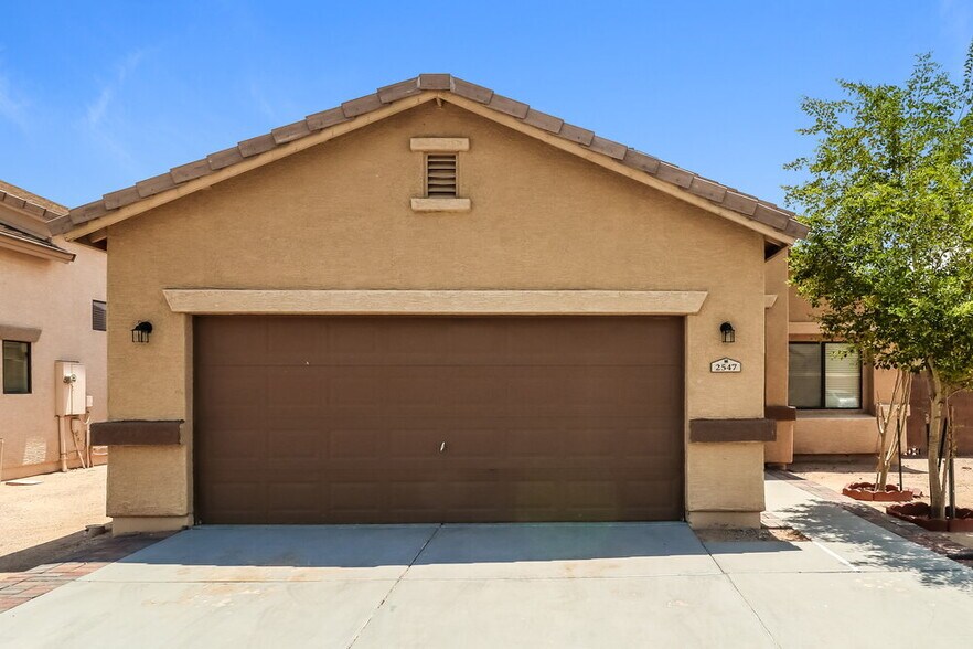 Primary Photo - 2547 W Lynne Ave
