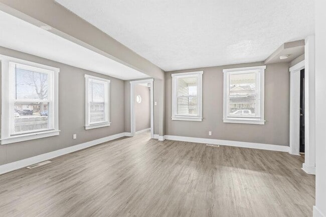 Building Photo - 810 Plum St