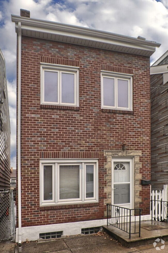 Building Photo - Charming 3 bed, 2 bath, south side flats h...