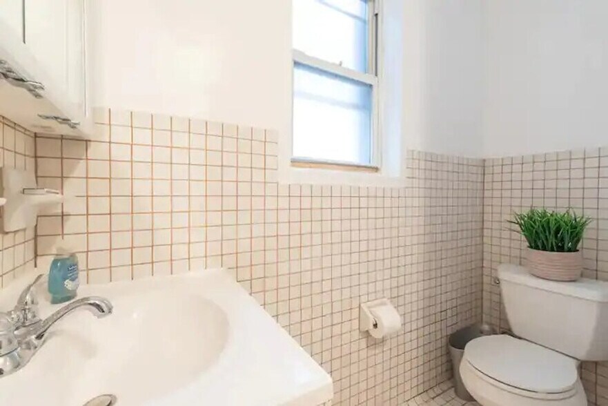 Building Photo - 472 9th Ave