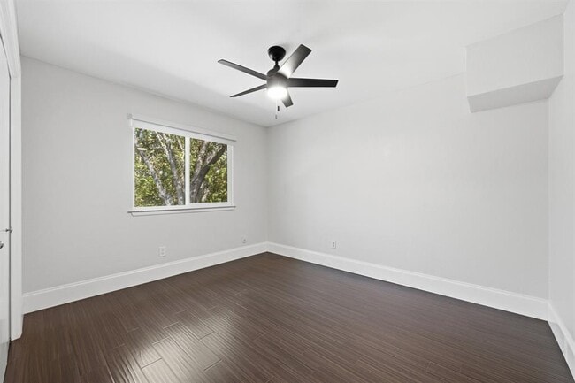 Building Photo - 8404 Hornet Dr