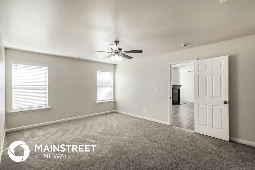 Building Photo - 7003 Hollow Oaks Dr