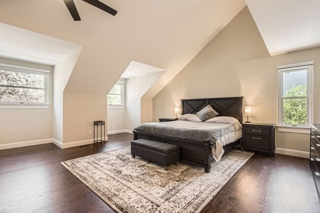 Building Photo - Gorgeous Home in Centennial w/Beautiful Fi...