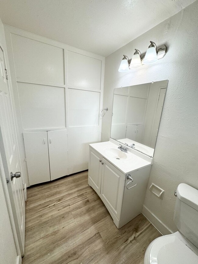 Building Photo - One Bedroom Apartment with Private Patio & Yard – Watch Video Tour!