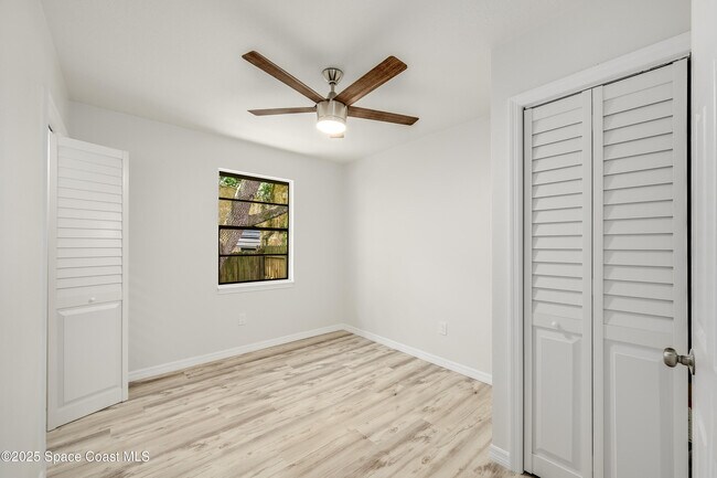 Building Photo - 1919 Poinsetta Blvd