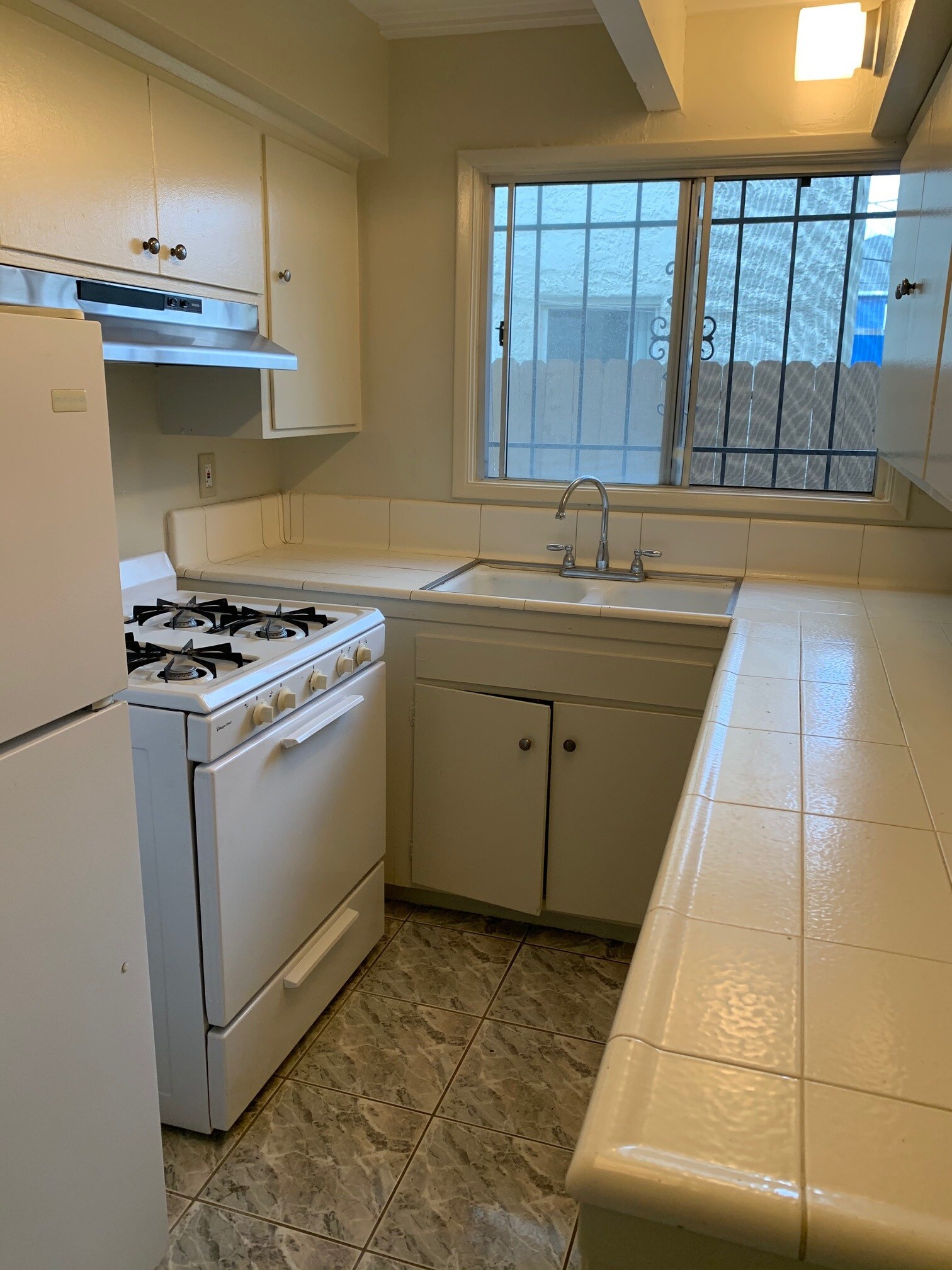 Kitchen - 4623 Clarissa Ave