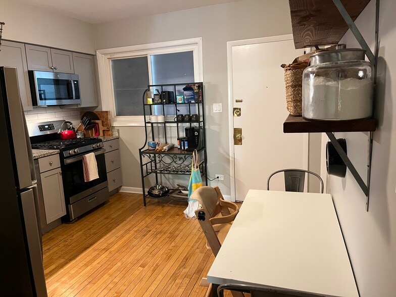 Building Photo - 4128 N Lincoln Ave