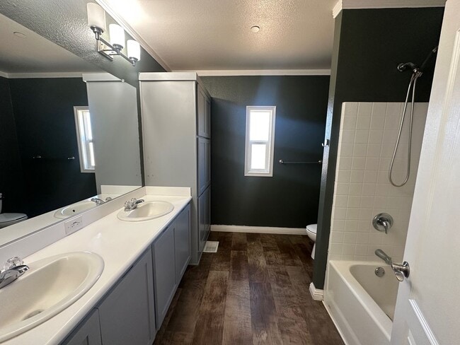 Building Photo - Updated 1 Story Home With Large Lot