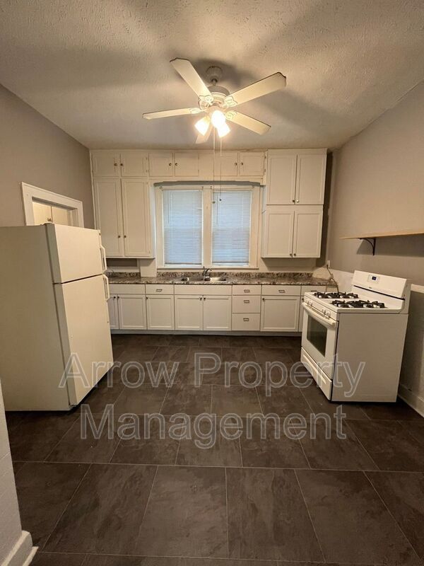 Building Photo - 3038 Walnut Ct