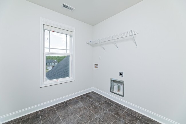 Building Photo - 587 Foothills St