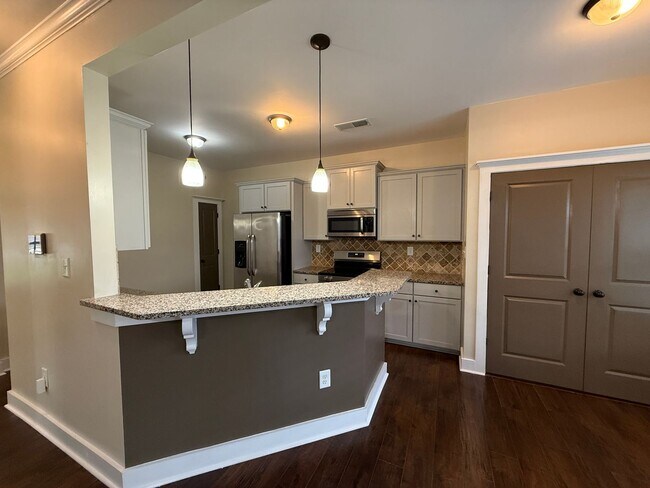 Building Photo - Charming Craftsman Home on Mitchell Bridge...