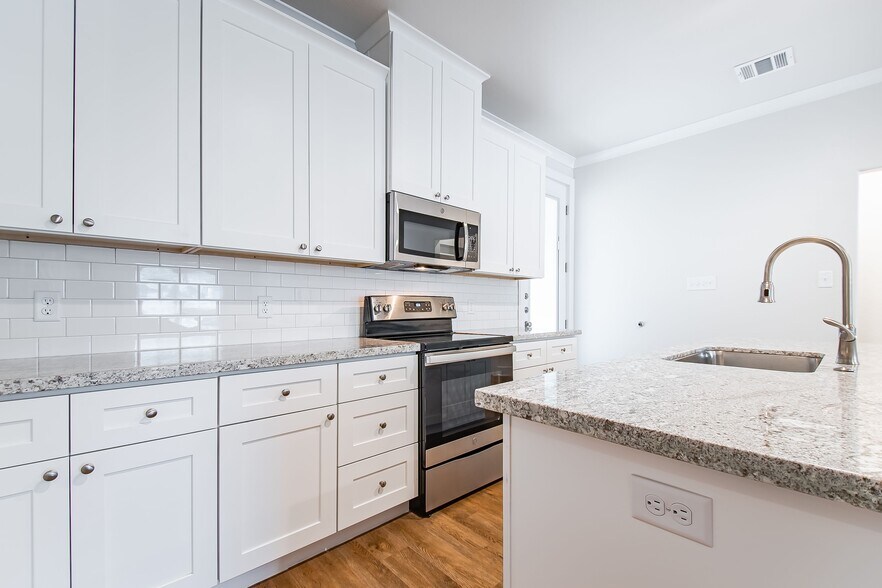 Building Photo - 511 Dominik Dr