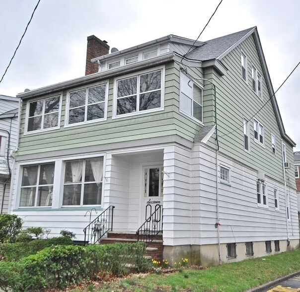 House Outside - 16 Bellair Pl