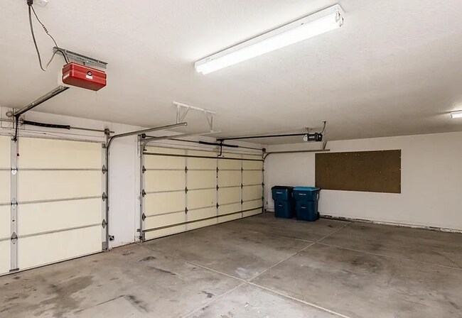 Building Photo - South Side 3 Bedroom Home-Rent Now REDUCED
