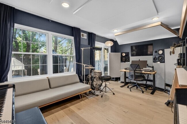 Building Photo - 100 Glenridge Ave