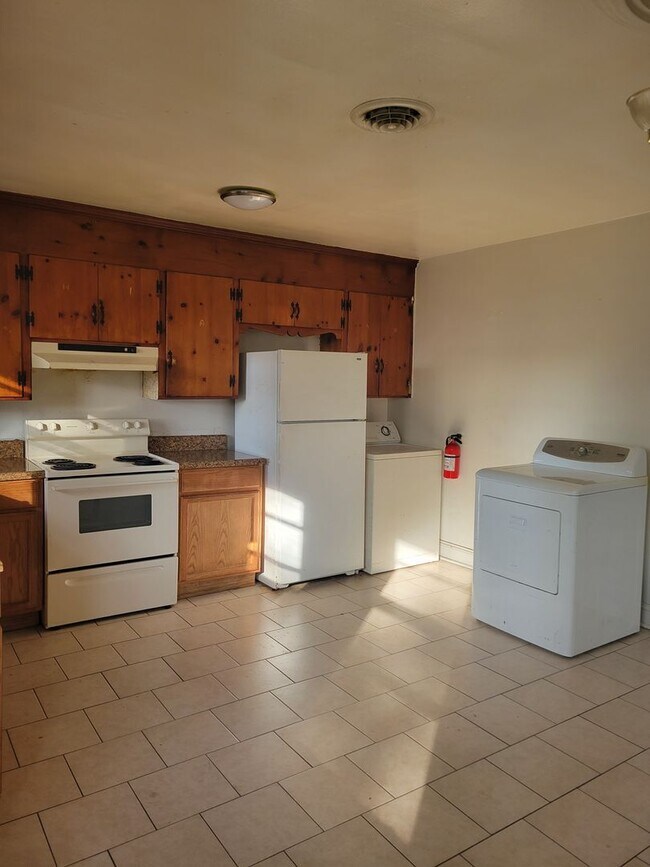 Building Photo - 205 Kelly Dr