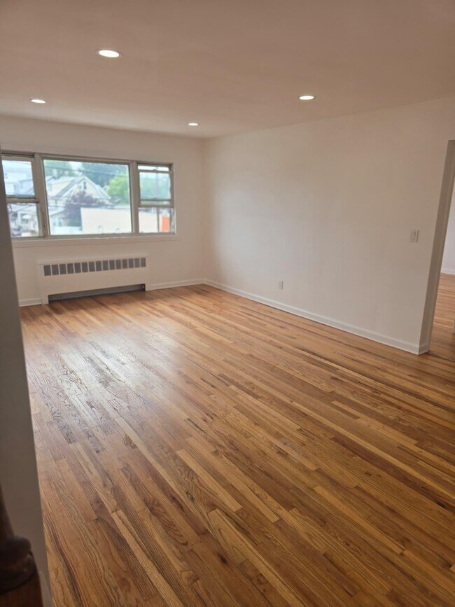 Building Photo - 153 Palisade Ave