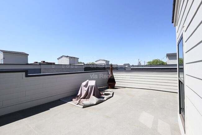 Building Photo - 1500 W Moore St