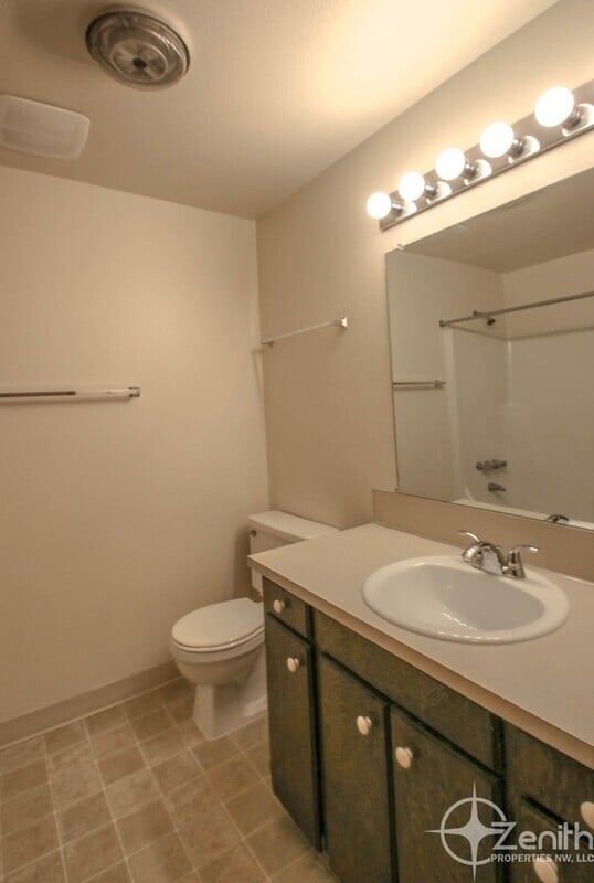 Building Photo - 2912 NE 86th Ave