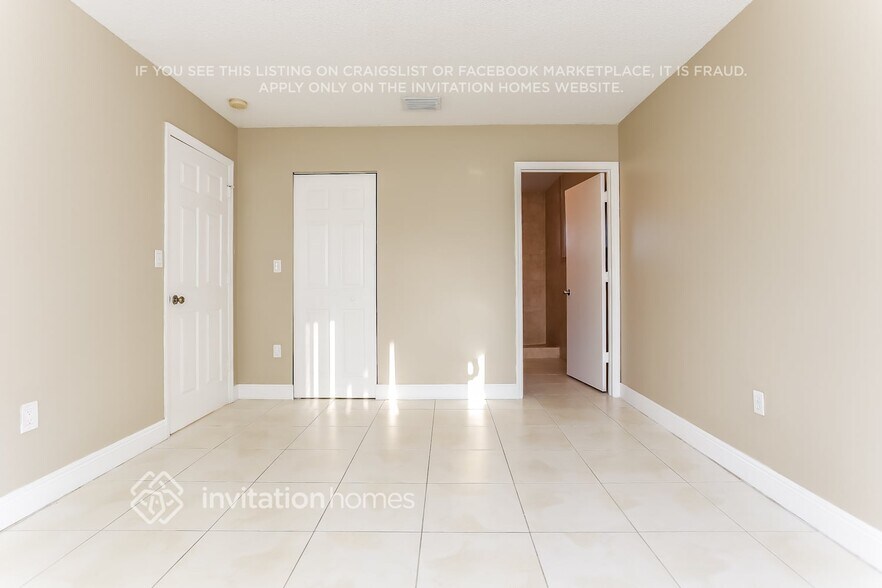 Building Photo - 16201 SW 141st Ave