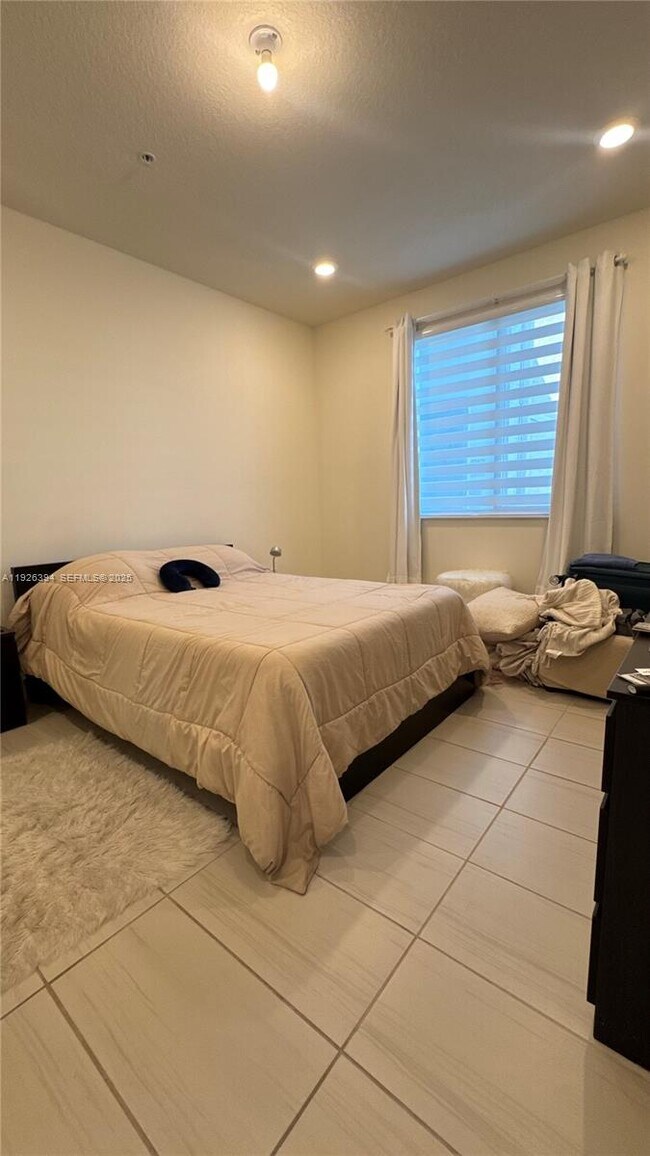 Building Photo - 6416 NW 102nd Ct