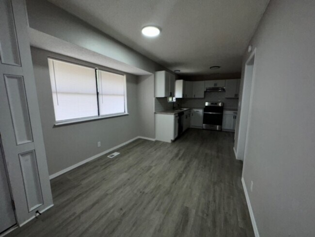 Building Photo - 2301 S Chestnut Ave