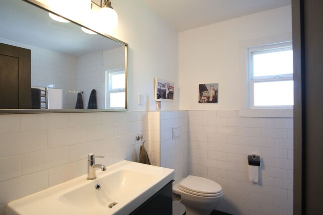 Building Photo - Fully Furnished Short-Term Rental – 2-Bedr...