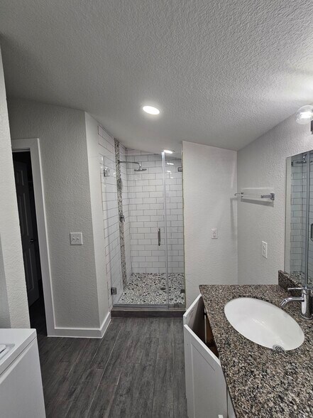 Building Photo - 7406 Geneva Dr