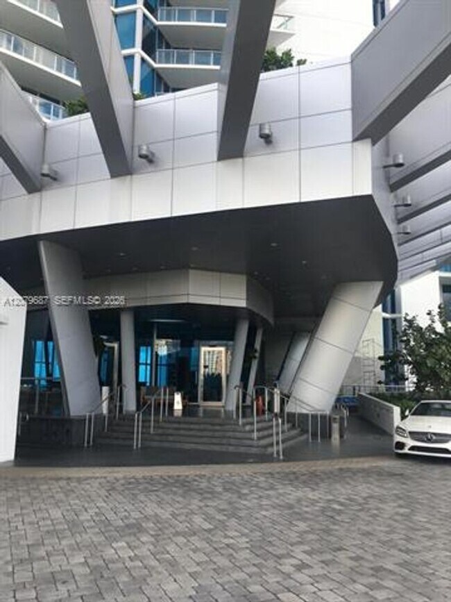 Building Photo - 17001 Collins Ave