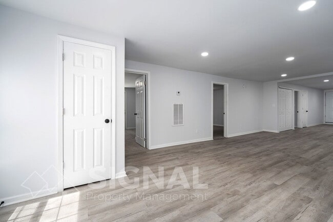 Building Photo - 430 Laird Ave